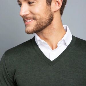 Men’s 100% Merino Wool V-Neck Sweater XL Forest Green Minimal Wear